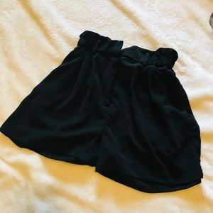 H&M Shorts ruffled waist size 4